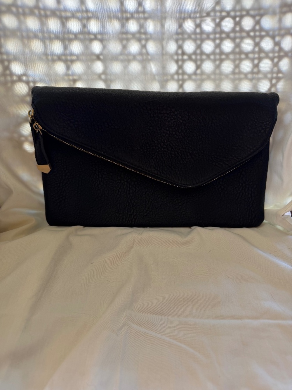 Urban Expressions Black Pebbled Faux Leather Clutch / Crossbody – Gold Zip